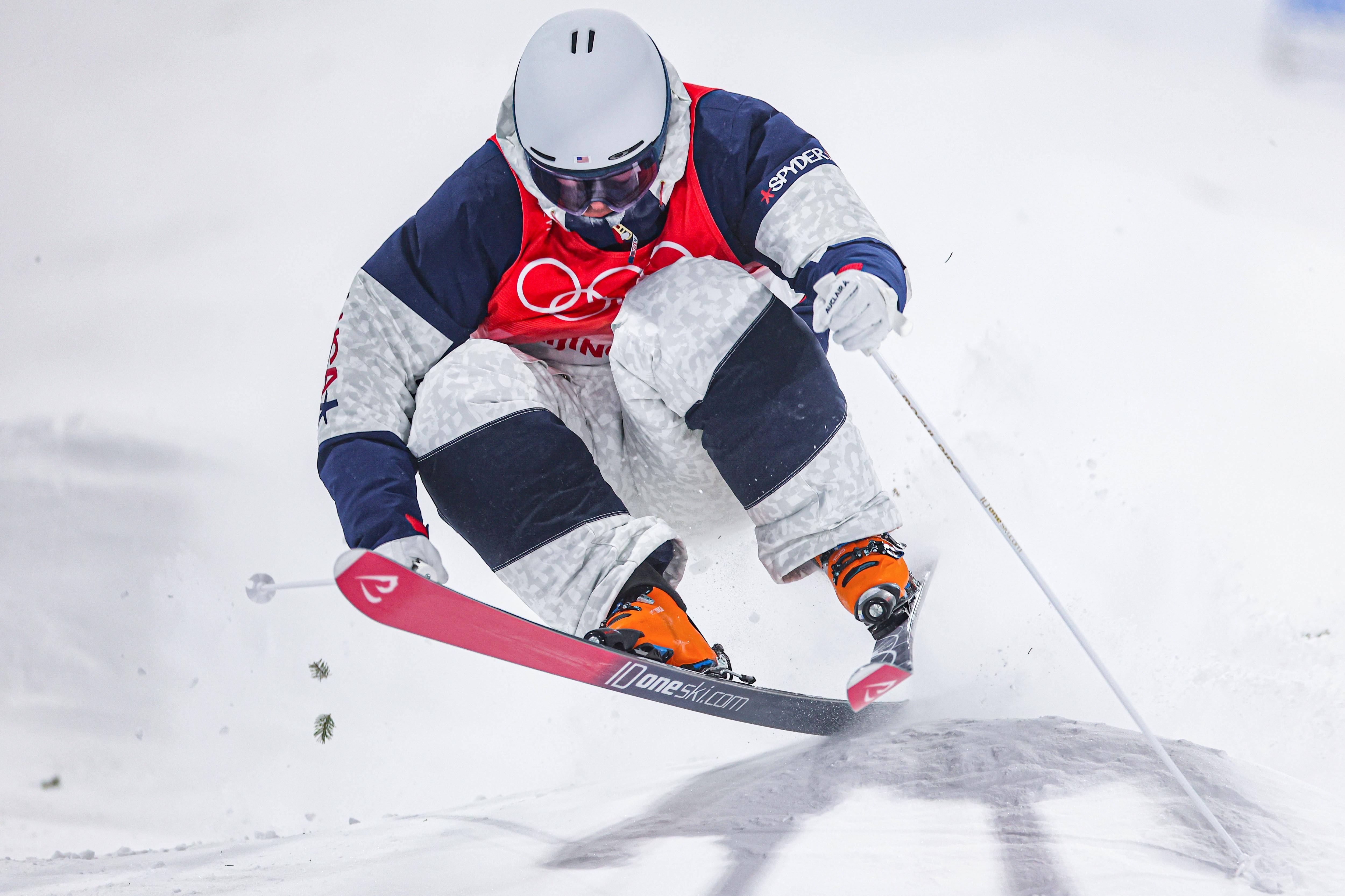 自由式滑雪男子雪上技巧资格赛赛况