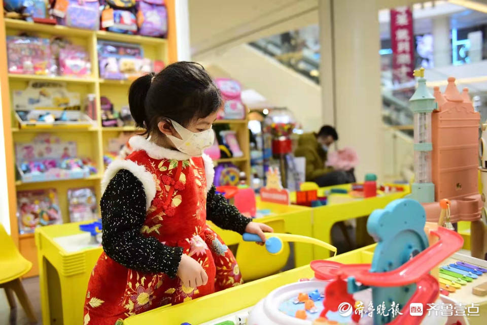 虎啸春来丨节日里的商场，也是孩子们娱乐的好去处