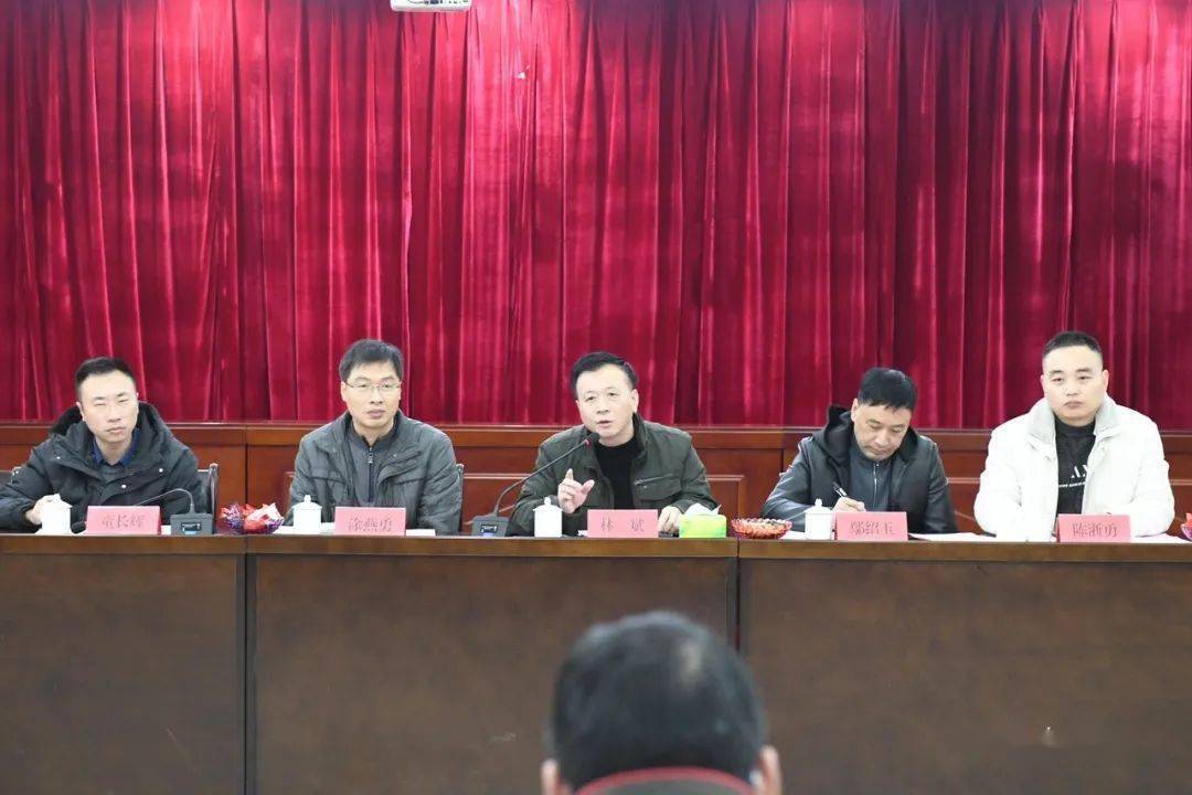 永安市副市长,小陶镇党委书记林斌主持座谈会并致欢迎辞,送上节日的