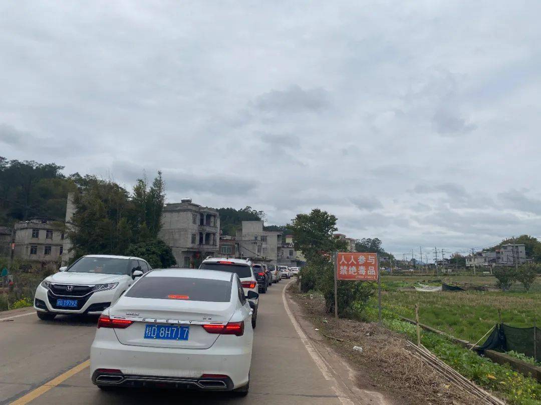 最堵回娘家路这两天梧州多地村镇道路出现堵车大长龙