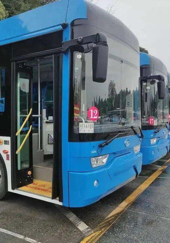 近日,绵阳公交"上新"297辆科技感满满的新能源车已经上线为绵阳人服务