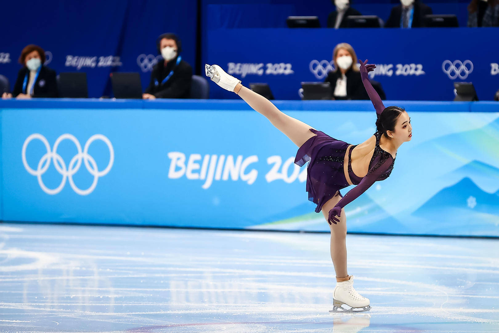 女单|花样滑冰团体赛：女单短节目朱易发挥欠佳，中国队惊险晋级第二阶段