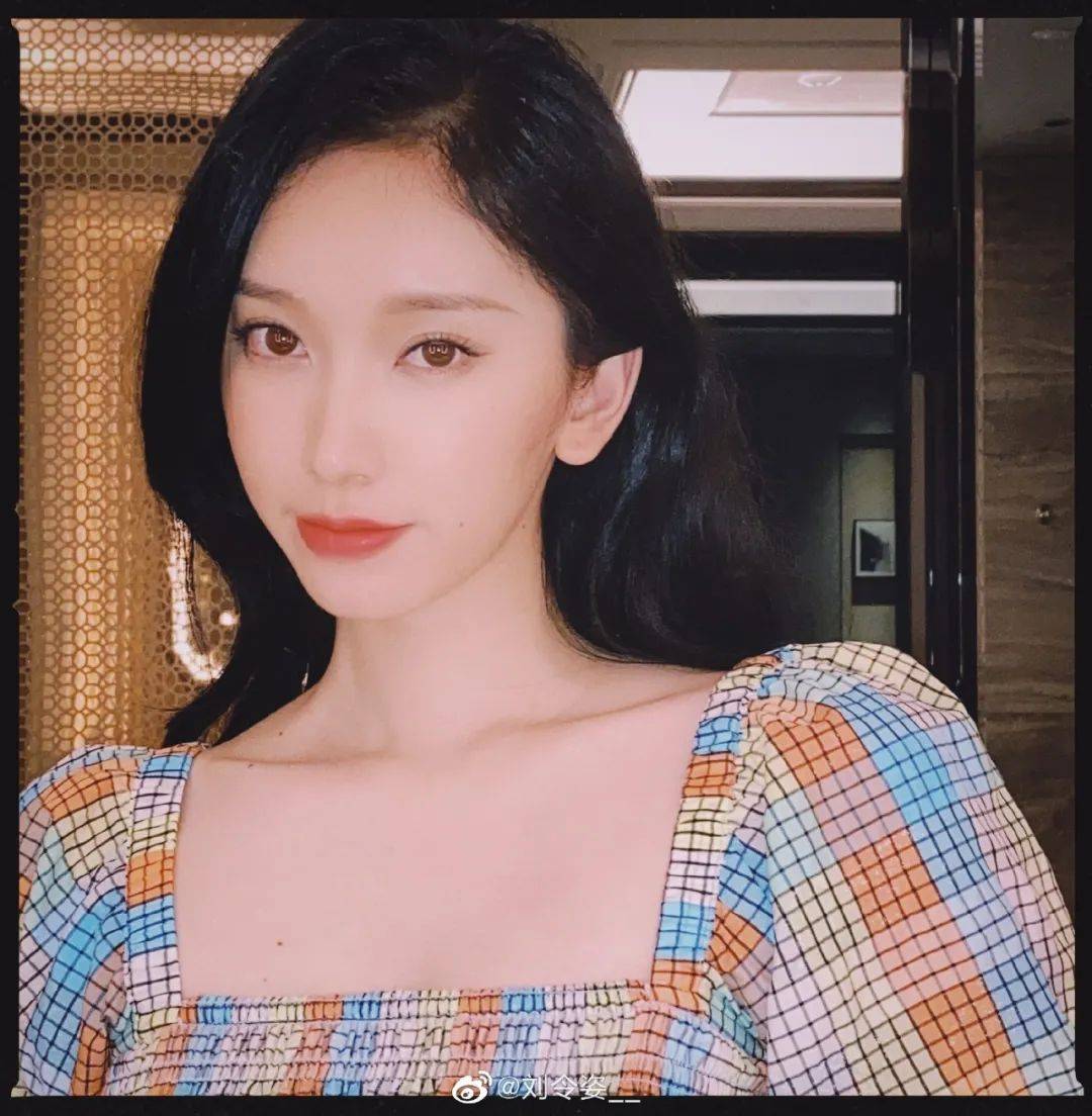 餐巾纸美女身后从没有杂乱的背景！刘令姿张子枫教你绝美柔光术