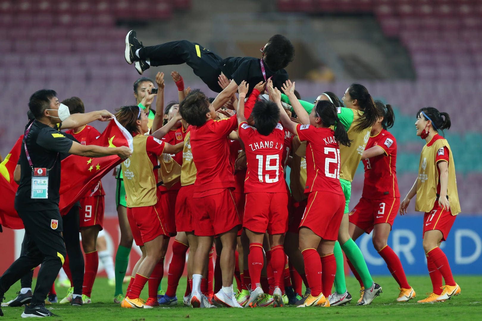 亚洲杯|你永远可以相信中国女足！补时绝杀逆风翻盘,中国女足3比2获胜夺亚洲杯冠军