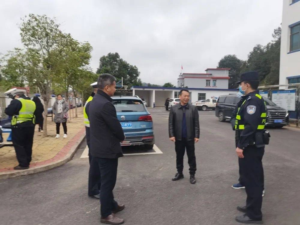 2月5日大年初五,副县长,公安党委书记,局长曾宪荣轻车从简,深入南线