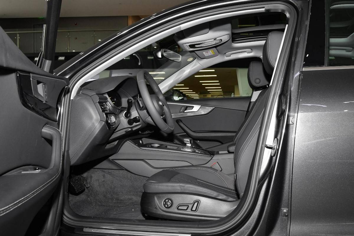 解读2022款奥迪a4l,运动家用都能兼顾,起步2.0t卖30.68万起