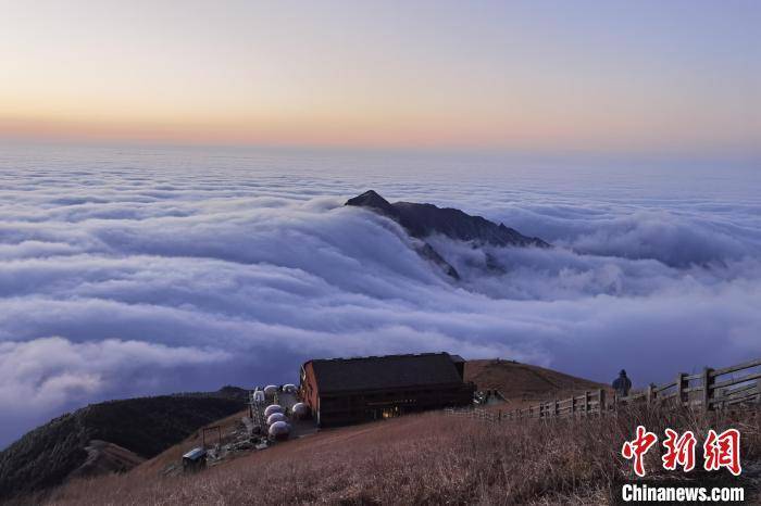 山峰|春节假期江西武功山迎旅游客流 美景吸引民众登山游玩