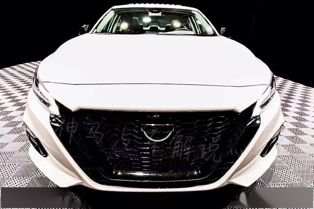 第8代日产天籁改款亮相配9at四驱熏黑套件新增性能版