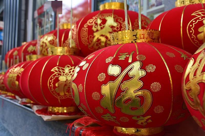 屏边县:大红灯笼高高挂_市民_年味_年货