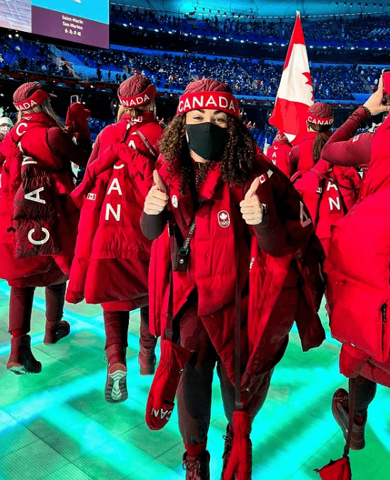 日本队冬奥会羽绒服图片