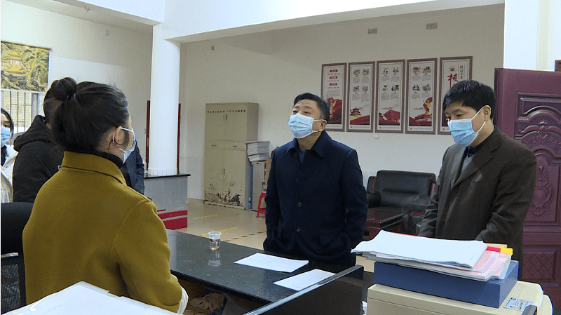 2月8日,邵东市委书记周玉凡带领副市长杨振明到社区,市场,车站,新冠