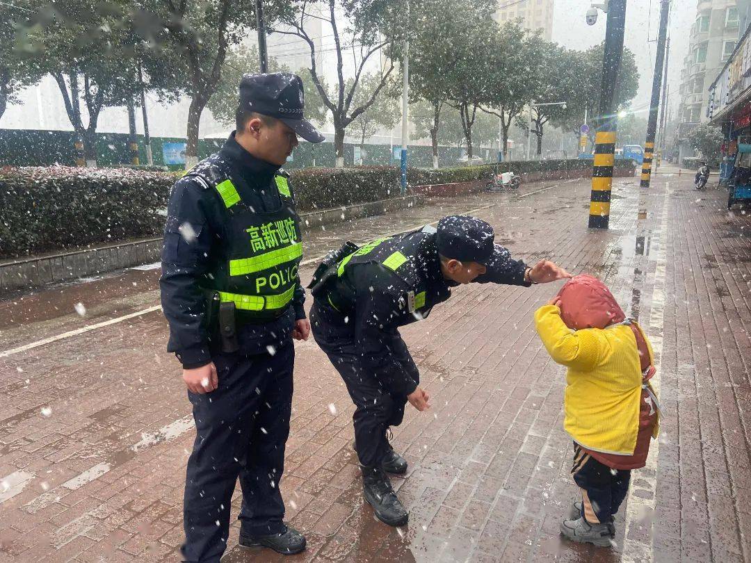 最美雪景最美雪"警"_常州_红梅公园_积雪