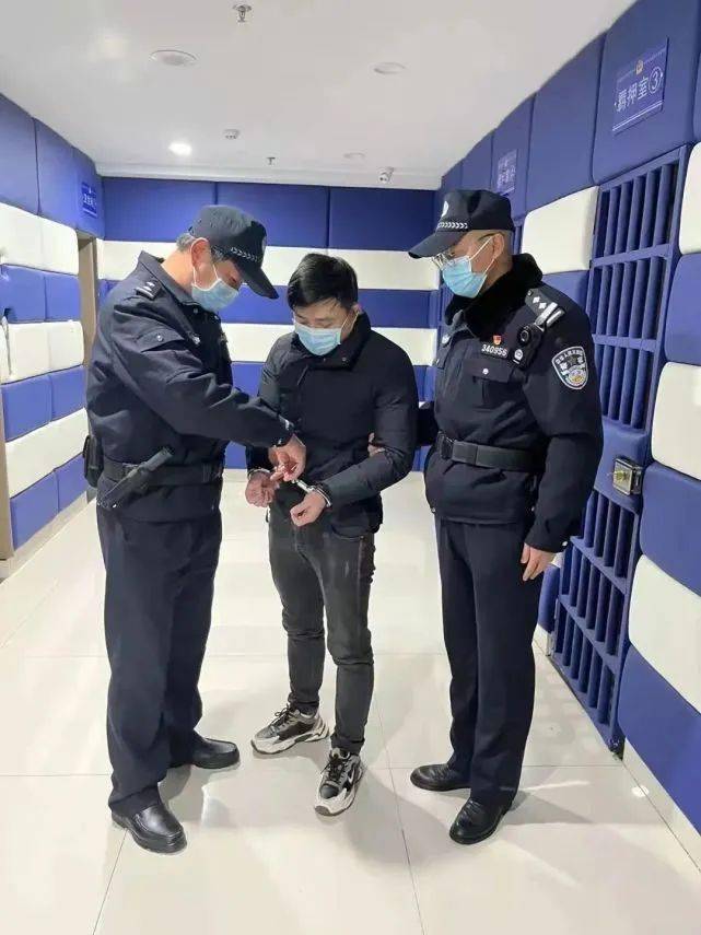 恶意欠薪一倒闭工厂老板拖欠工资跑路被抓了图