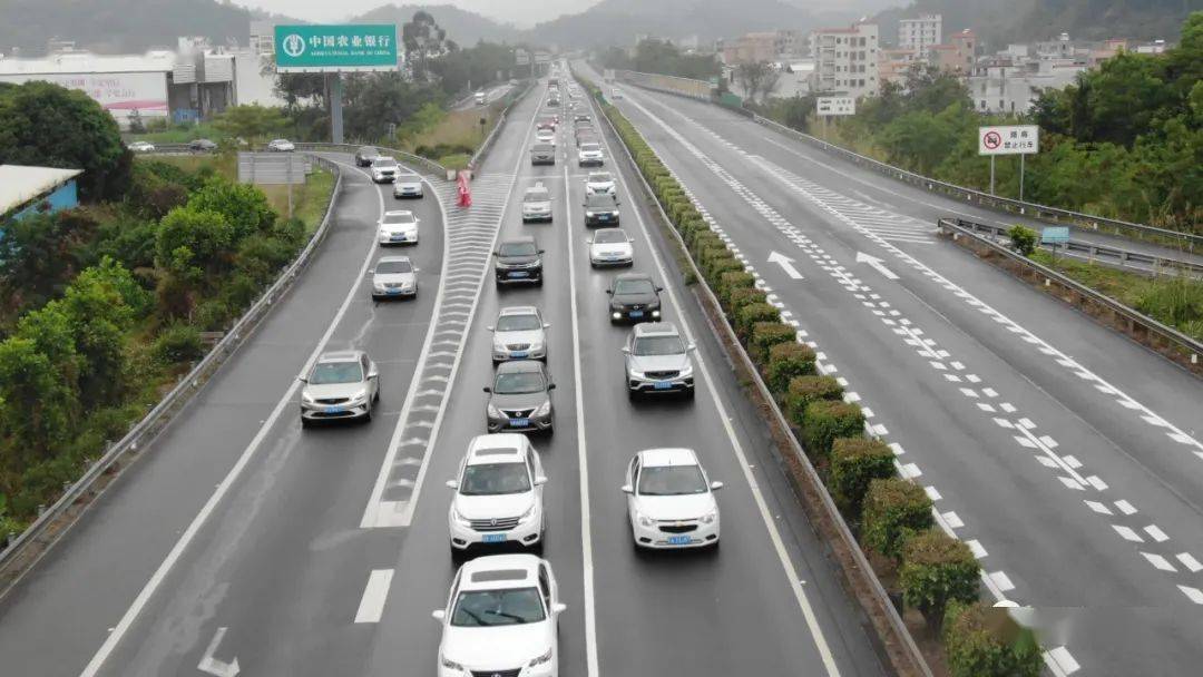 我支队高速公路车流情况云浮境内4条高速公路(广昆,深岑,肇阳,汕湛)车