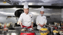 名厨|黄豆芽炒肉也能做成招牌菜?核心在于用11种香料粉炒肉,难怪桌桌必点