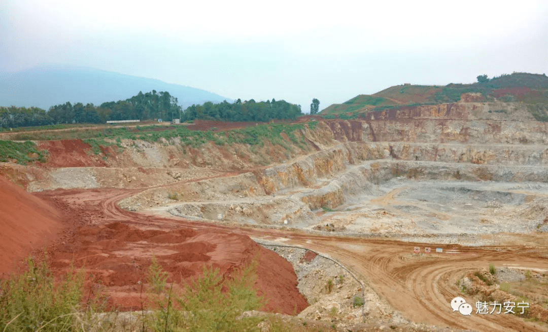 绿色安宁废弃矿坑重现绿色生机