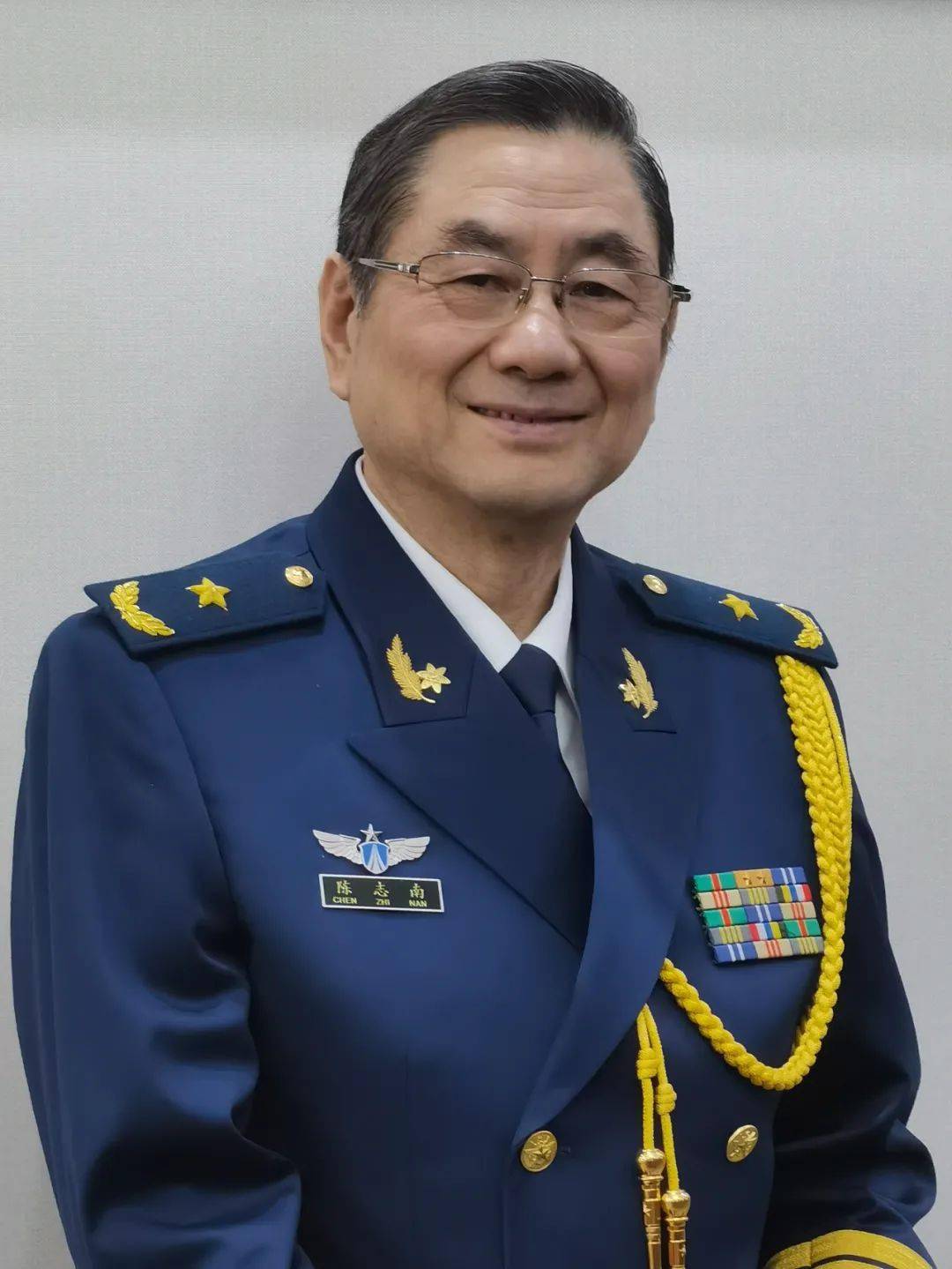 给大家推荐三本好书本期《医路书香》诚邀我校陈志南院士智慧里没有