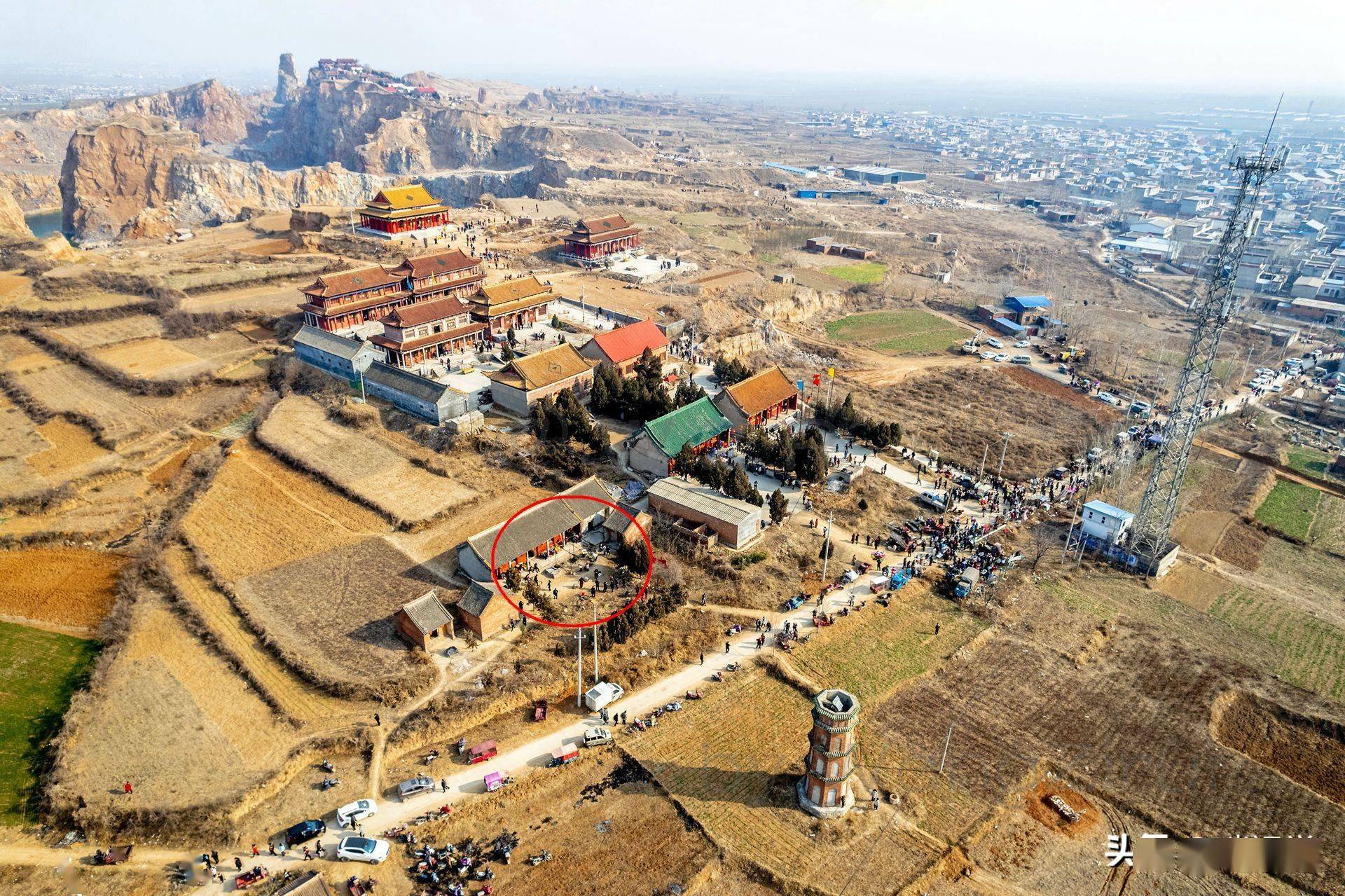 千人同吃一锅饭:90岁的老人都来了丨浚县同山庙会_斋饭_大厨_厨房