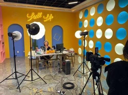 怎样装扮自己的直播间 6508cf8181f24f6f99b03f86bbd4a2e6.jpeg