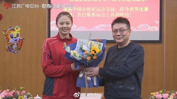 主教练|中国女排新主帅蔡斌今日离开江苏，准备初次集训