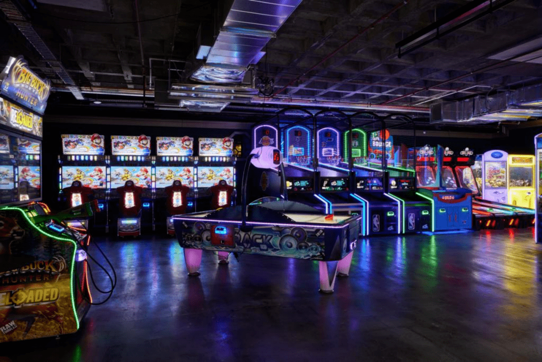 以70年代复古汽车旅馆为主题,将包括游戏厅,迷你高尔夫,保龄球和酒吧