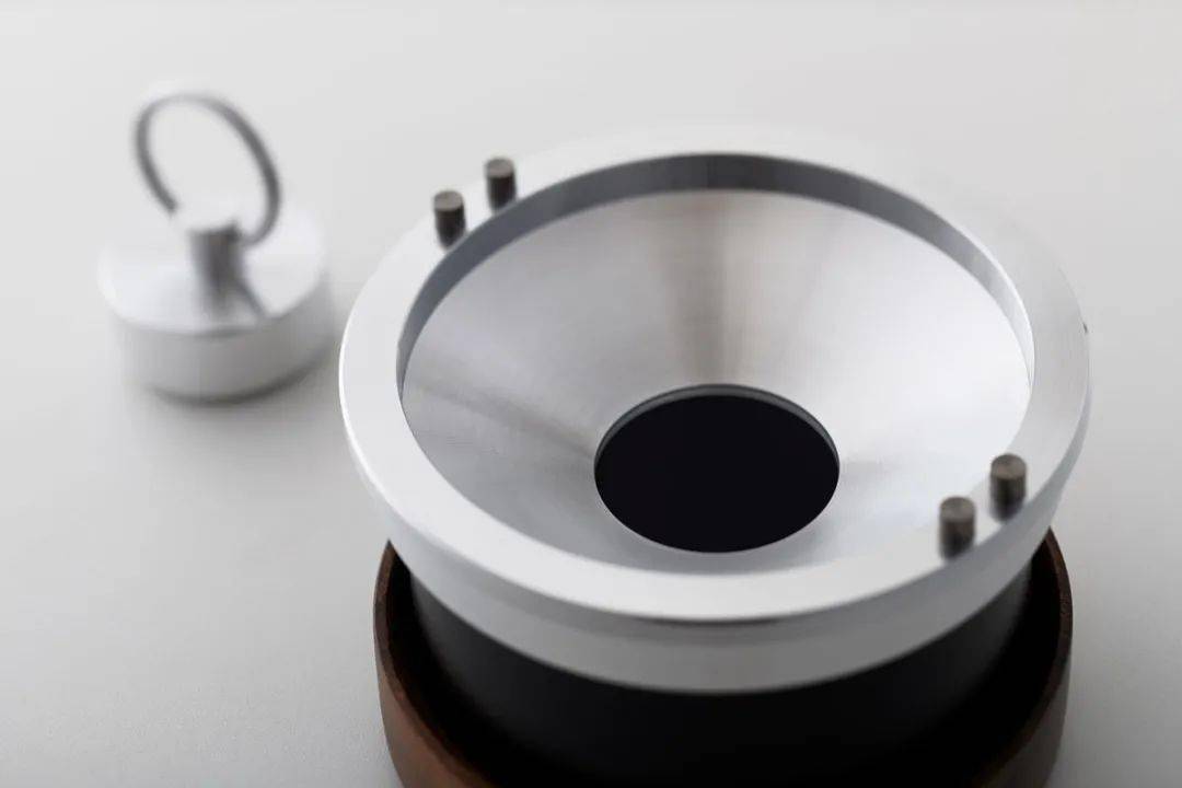 想不到烟灰缸还可以这么具有设计感