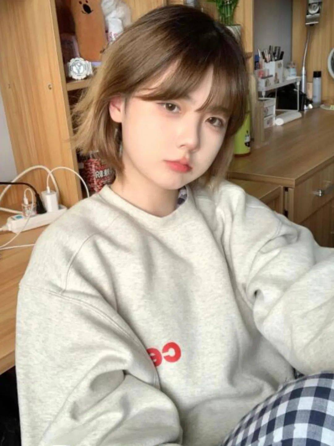 发型“换头”失败？Lisa这次真翻车了！