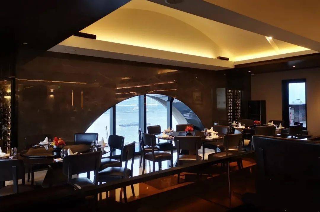 【名佳荟】外滩8号|入围2022黑珍珠餐厅!自带露天观景视角!666元抢门