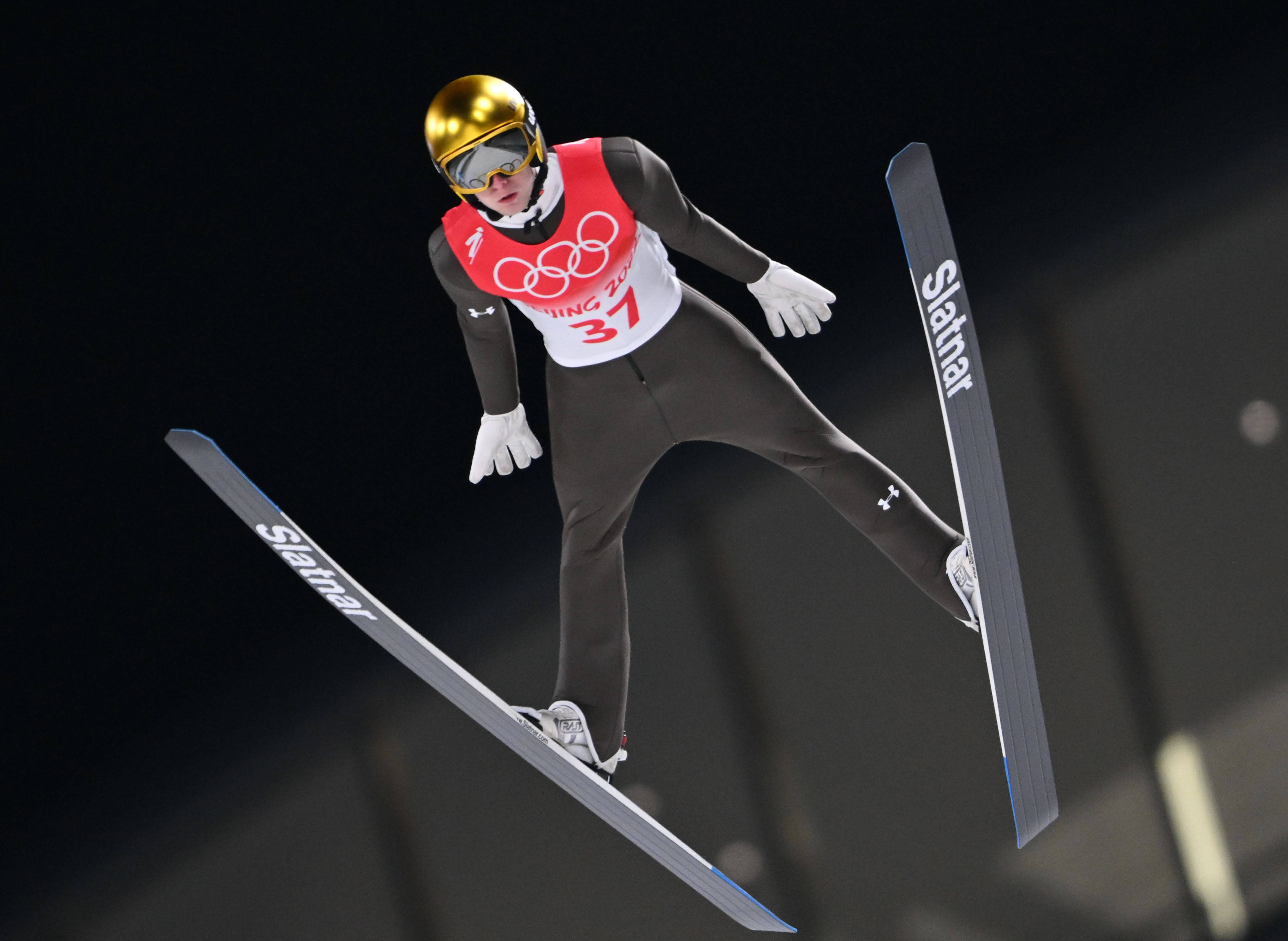 跳台滑雪——男子个人大跳台比赛赛况_选手_奥地利_新华社