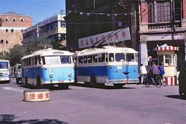 一组80年代全国各地的公交车老照片有你所在的城市吗