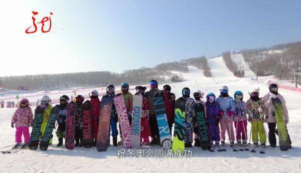 雪板|美啊！黑龙江汉服小妹妹驾着雪板“飘”过来了！