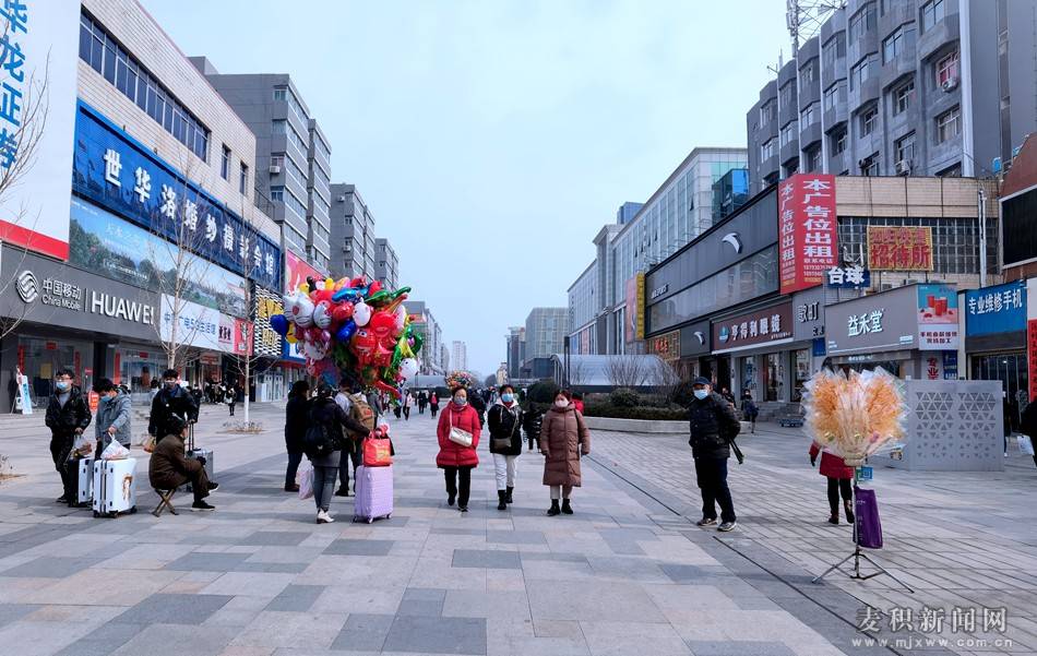 麦积区商埠路步行街各家商铺开门迎新客_营业_曹宁_郭奇林