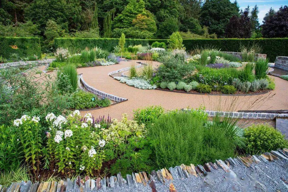 玩转设计元素,螺旋式景观安排上!_花园里_的花园_游客