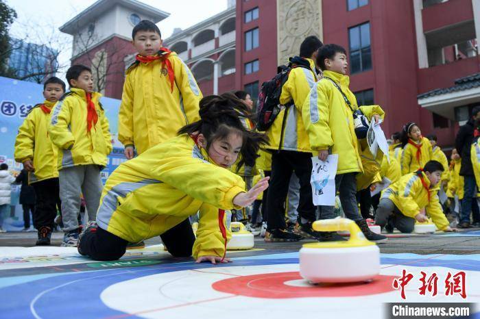 旱地|长沙一小学开学第一课推广冰雪运动