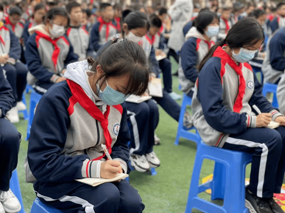 江门紫茶中学学生图片