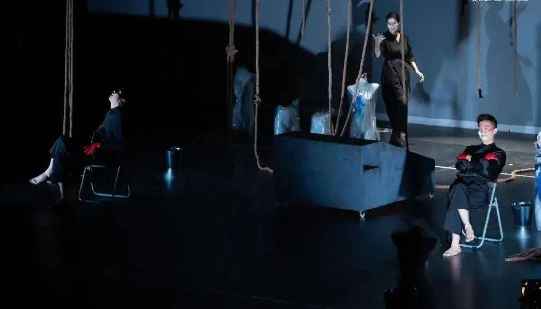 话剧《丘比特不科学》是"贰捌零号剧团"根据契诃夫