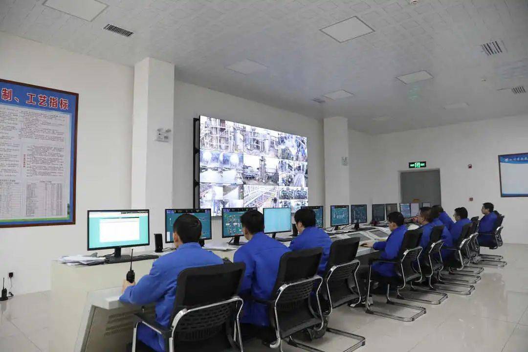 采用抗爆设计的新中心控制室,实现了重点工段的远程调节与控制上岗一