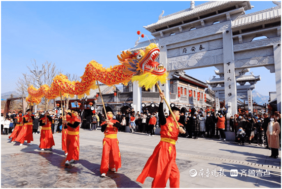泰安元宵佳节当天传统演艺在泰山秀城轮番上演