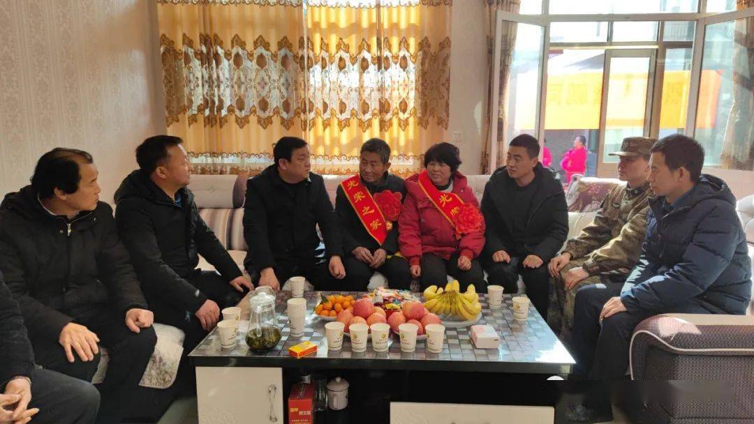 喜报,牌匾和慰问金先后送到2021年度荣立三等功的巨家镇马家村巨高平