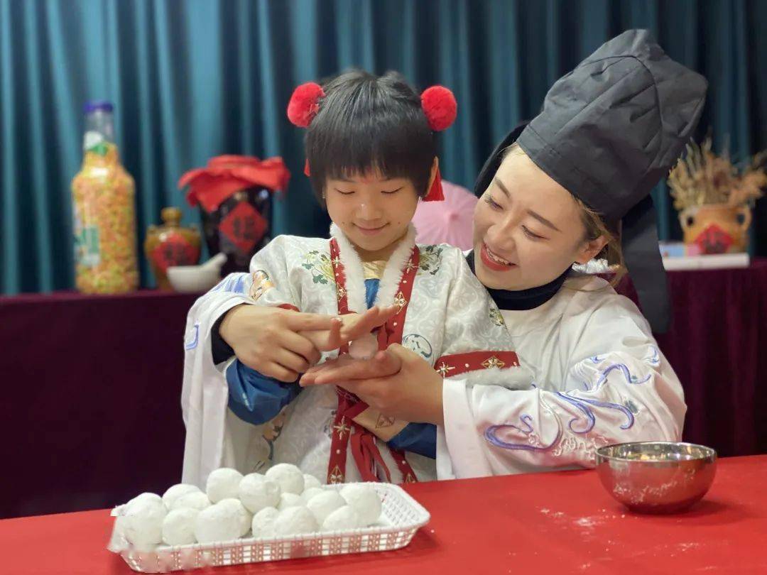 网络中国节·元宵|欢天喜地闹元宵_活动_花灯_冰墩