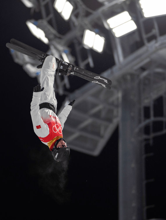 滑雪|北京冬奥会·自由式滑雪|齐广璞、贾宗洋晋级空中技巧男子组决赛