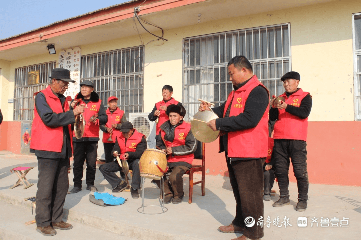 五莲县许孟镇党支部引领成立62支"三春晖"志愿服务队_群众_孤寡老人