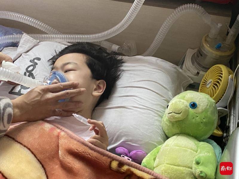 罕见病患儿的元宵用上曾经的天价药许下站起来的心愿