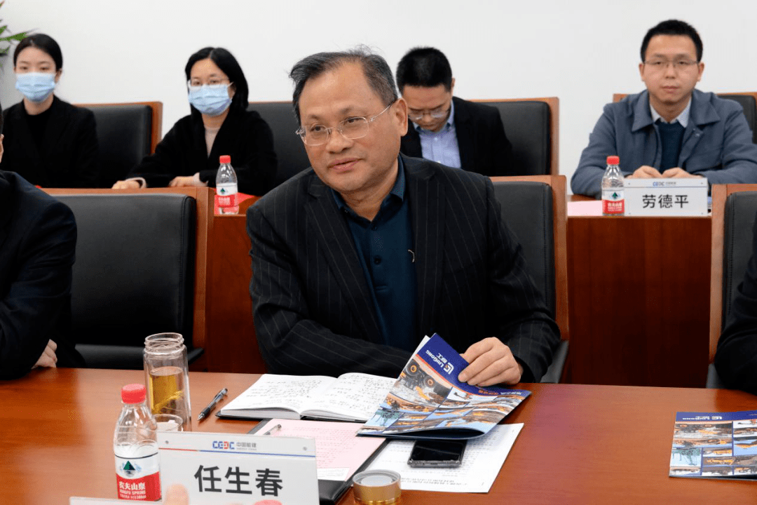 座谈会上,任生春指出,柳工在工程机械领域实力突出,优势明显,中国能建