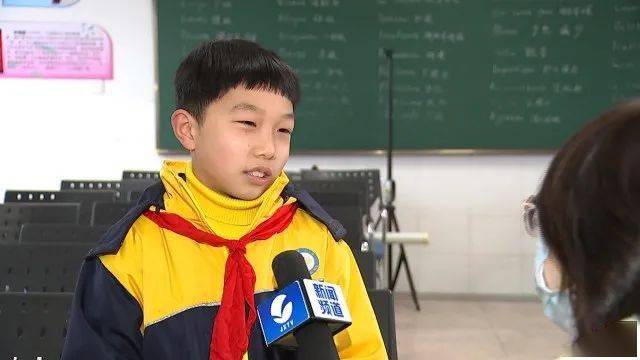 嘉善县天凝小学学生 王鸿伟:我还是比较喜欢越剧的,在张老师的带领下