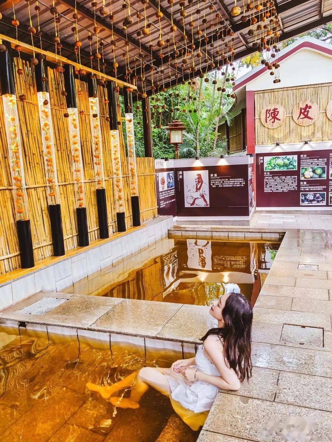 三八女神节新玩法芦荟花海古兜国风汉服泡温泉