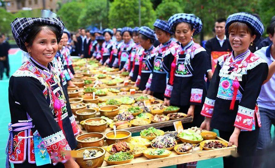 少數民族村)(格桑繁)→冊亨萬重山景區(賞百花齊放,杜鵑,櫻花,紅月季