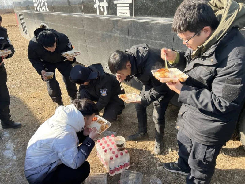 警察蜀黍們展現出的您看到的說句心裡話亦或是處理身邊事的細碎繁瑣或