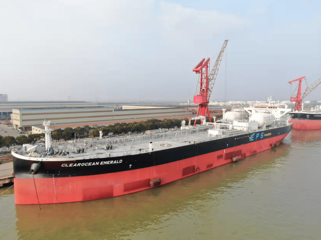 江苏新时代造船交付新加坡船东eps110000吨双燃料动力成品油轮系列船