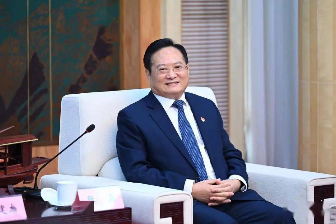 市委书记张兵会见中国农业银行首席专家,省分行党委书记,行长冯建龙